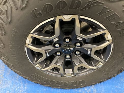 Used 2024 Chevrolet Colorado ZR2 w/ Technology Package image 10