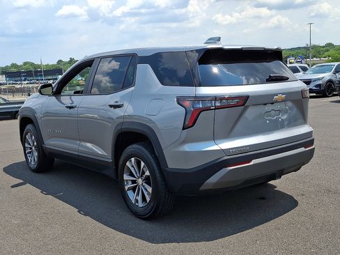 Used 2025 Chevrolet Equinox LT FWD image 4