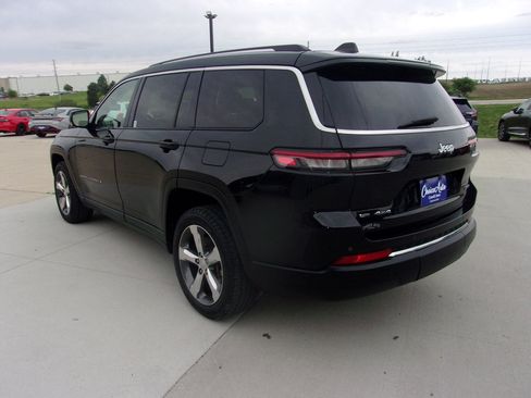 Used 2022 Jeep Grand Cherokee L Limited AWD/4WD image 9