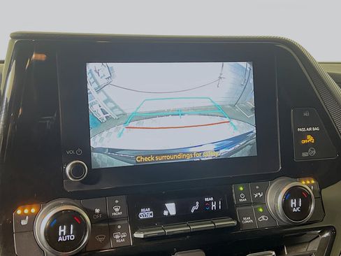 Used 2023 Toyota Highlander XSE image 28