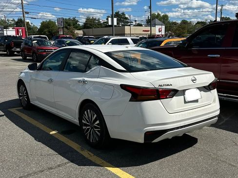 Used 2025 Nissan Altima 2.5 SV FWD image 3