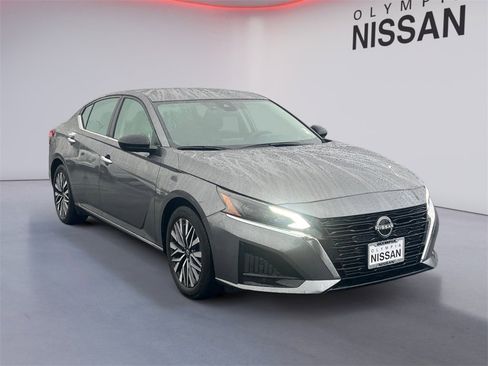 Used 2024 Nissan Altima 2.5 SV image 7
