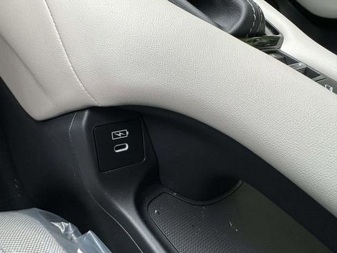 New 2026 Honda HR-V LX image 18