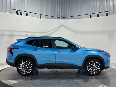 Used 2025 Chevrolet Trax RS FWD image 10