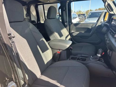 Used 2025 Jeep Gladiator Sport image 11
