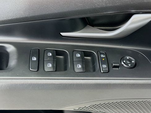 Used 2025 Hyundai Elantra SEL FWD image 19
