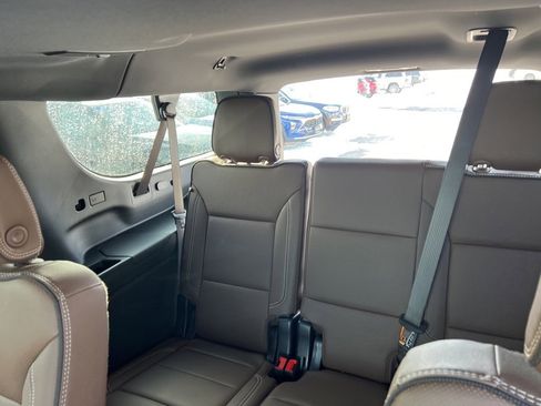 Used 2025 Chevrolet Suburban High Country image 20