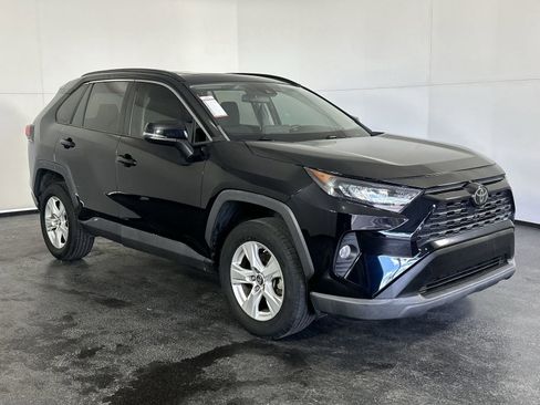 Used 2019 Toyota RAV4 XLE image 3