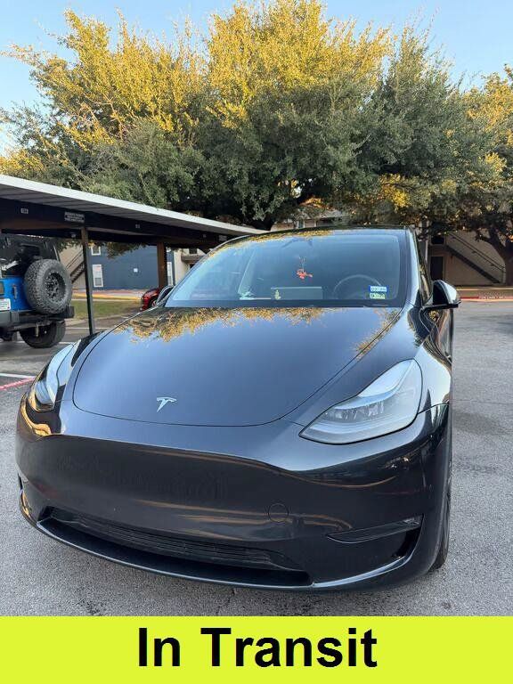 Used 2024 Tesla Model Y Long Range AWD/4WD image 1