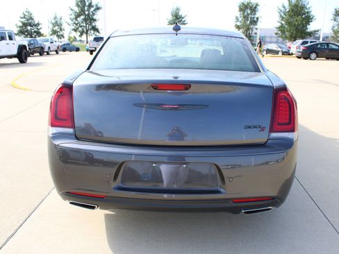 Used 2023 Chrysler 300 S w/ Comfort Group RWD image 5