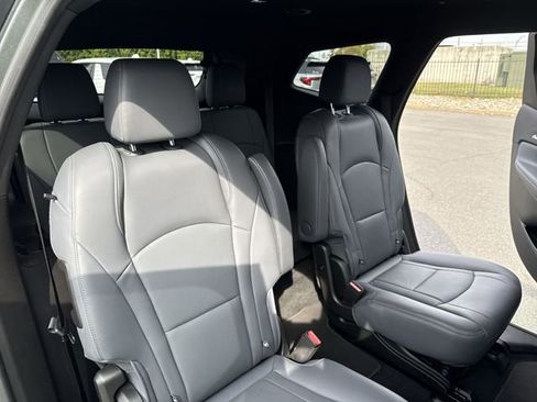 Certified 2023 Buick Enclave Essence image 26