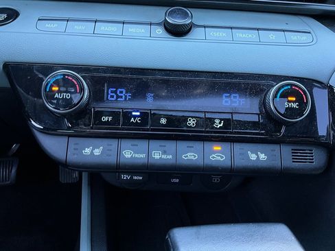 Used 2025 Hyundai Elantra Limited image 24