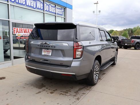Used 2021 Chevrolet Suburban LT AWD/4WD image 3