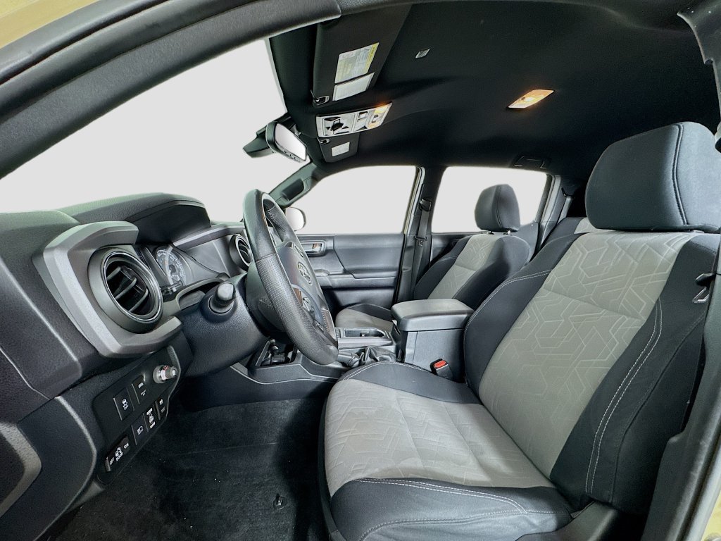 Used 2020 Toyota Tacoma TRD Off-Road w/ Technology Package AWD/4WD image 11