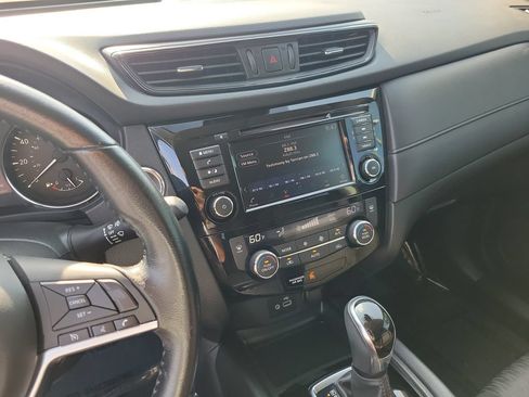 Certified 2020 Nissan Rogue SV FWD image 24
