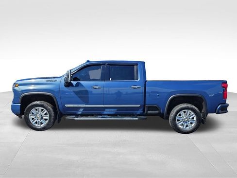 Used 2024 Chevrolet Silverado 3500 High Country w/ High Country Premium Package AWD/4WD image 2