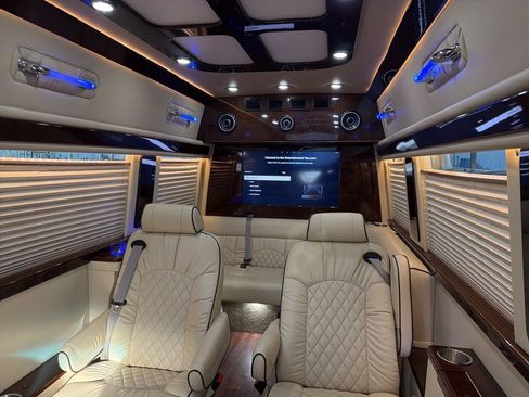 Used 2017 Mercedes-Benz Sprinter 3500 image 33