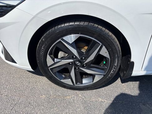 Used 2023 Hyundai Elantra Limited FWD image 11