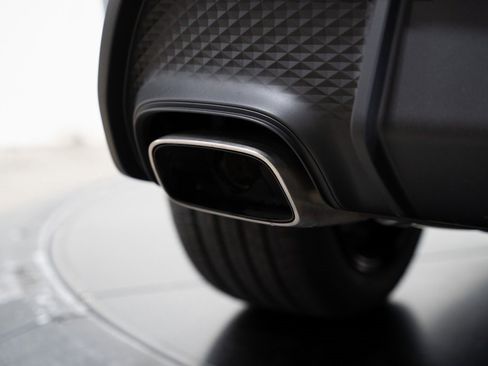 Used 2024 Porsche Macan image 16