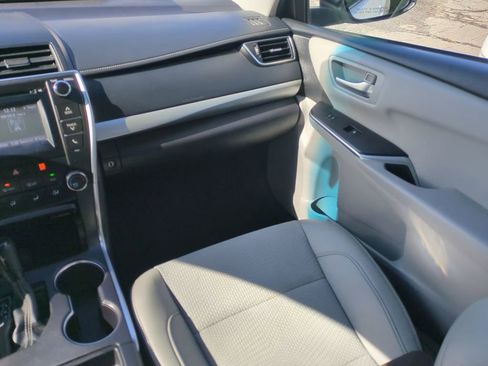Used 2016 Toyota Camry SE image 16