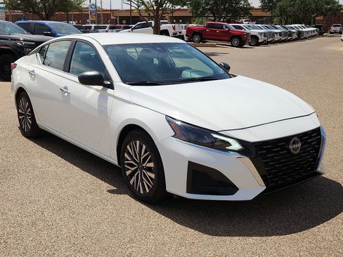 Used 2025 Nissan Altima 2.5 SV FWD image 6