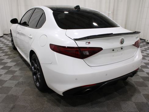 Used 2018 Alfa Romeo Giulia Ti Sport w/ Quick Order Package 22S Sport AWD/4WD image 31