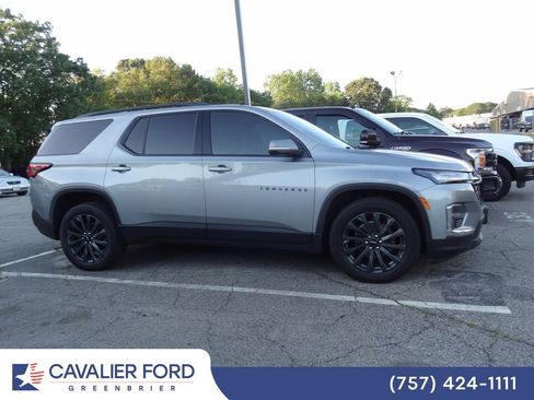 Used 2023 Chevrolet Traverse RS AWD/4WD image 3