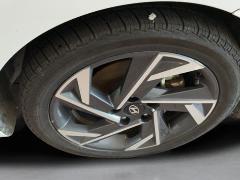 Used 2024 Hyundai Elantra Limited FWD image 44