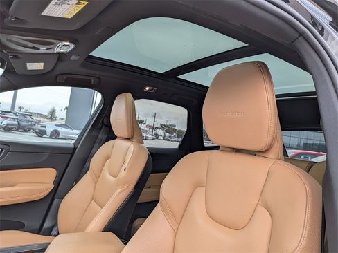 Used 2020 Volvo XC60 T5 Inscription image 13