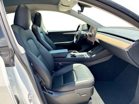 Certified 2023 Tesla Model Y AWD image 13
