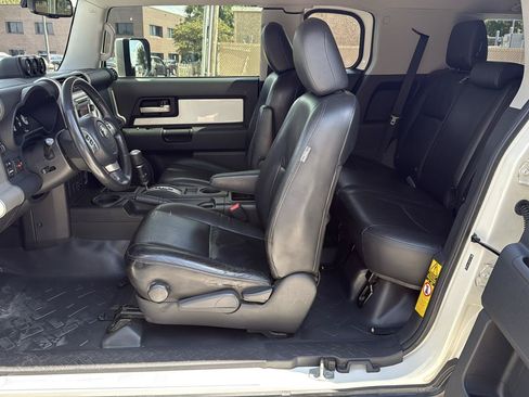 Used 2012 Toyota FJ Cruiser 2WD w/ Upgrade Pkg image 35