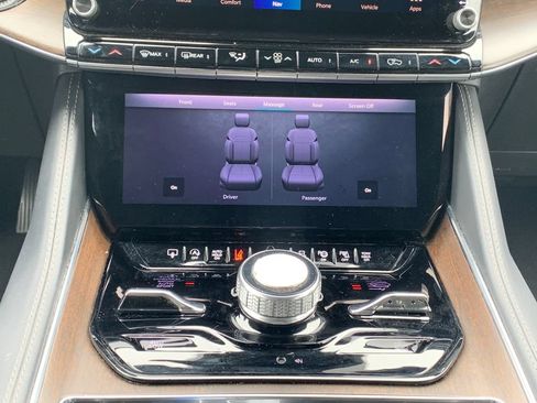 Used 2024 Jeep Grand Wagoneer L 4WD image 18