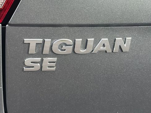 Used 2019 Volkswagen Tiguan SE w/ Panoramic Sunroof Package image 39