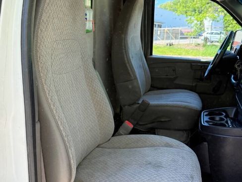 Used 2010 GMC Savana 3500 RWD image 12