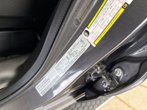 Used 2023 RAM 1500 Laramie image 12