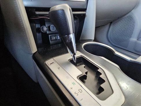 Used 2014 Toyota Camry L image 12