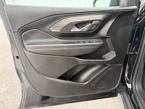 Used 2024 GMC Terrain SLE image 18
