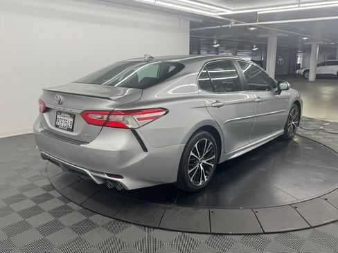 Used 2020 Toyota Camry SE w/ Carpet Mat Package FWD image 5