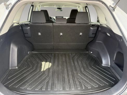 Used 2019 Toyota RAV4 LE AWD/4WD image 9