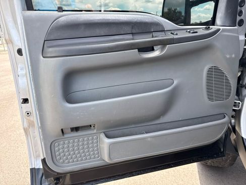Used 2003 Ford F250 XLT AWD/4WD image 9