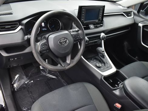 Used 2022 Toyota RAV4 LE AWD/4WD image 12
