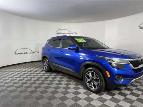 Certified 2022 Kia Seltos EX image 2