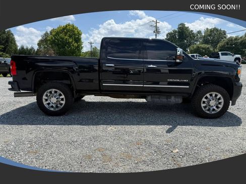 Used 2019 GMC Sierra 2500 Denali w/ Duramax Plus Package AWD/4WD image 6