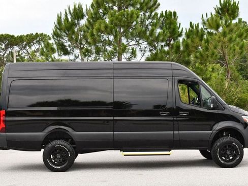 Used 2024 Mercedes-Benz Sprinter 2500 image 37