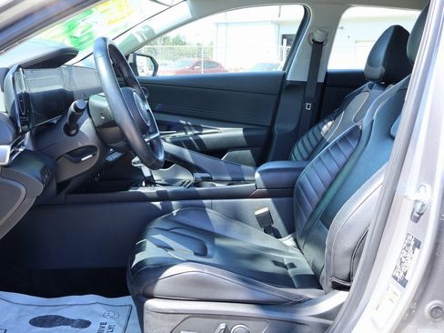 Used 2024 Hyundai Elantra Limited image 7