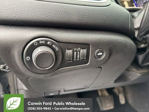 Used 2015 Chrysler 200 Limited image 13