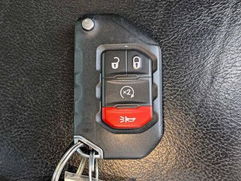 Used 2020 Jeep Gladiator Overland AWD/4WD image 27