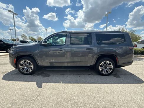 Used 2024 Jeep Wagoneer L Series II w/ Flexible Seating Group RWD image 2