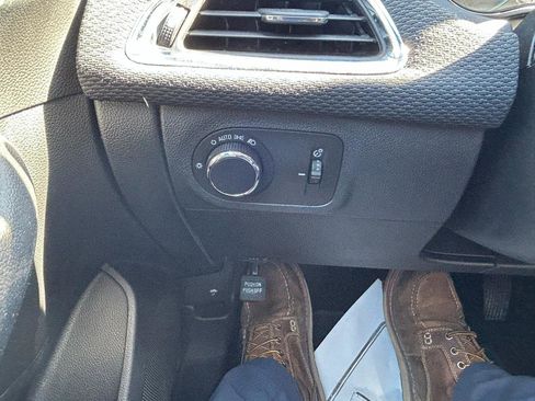 Used 2017 Chevrolet Cruze LT w/ Convenience Package image 26