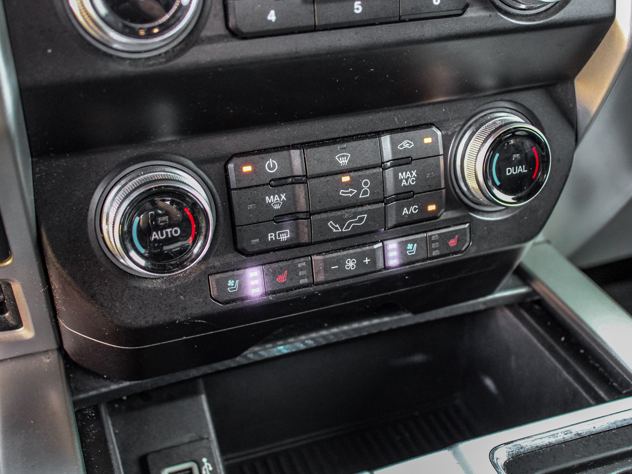 Used 2019 Ford F150 Lariat w/ Equipment Group 502A Luxury AWD/4WD image 30